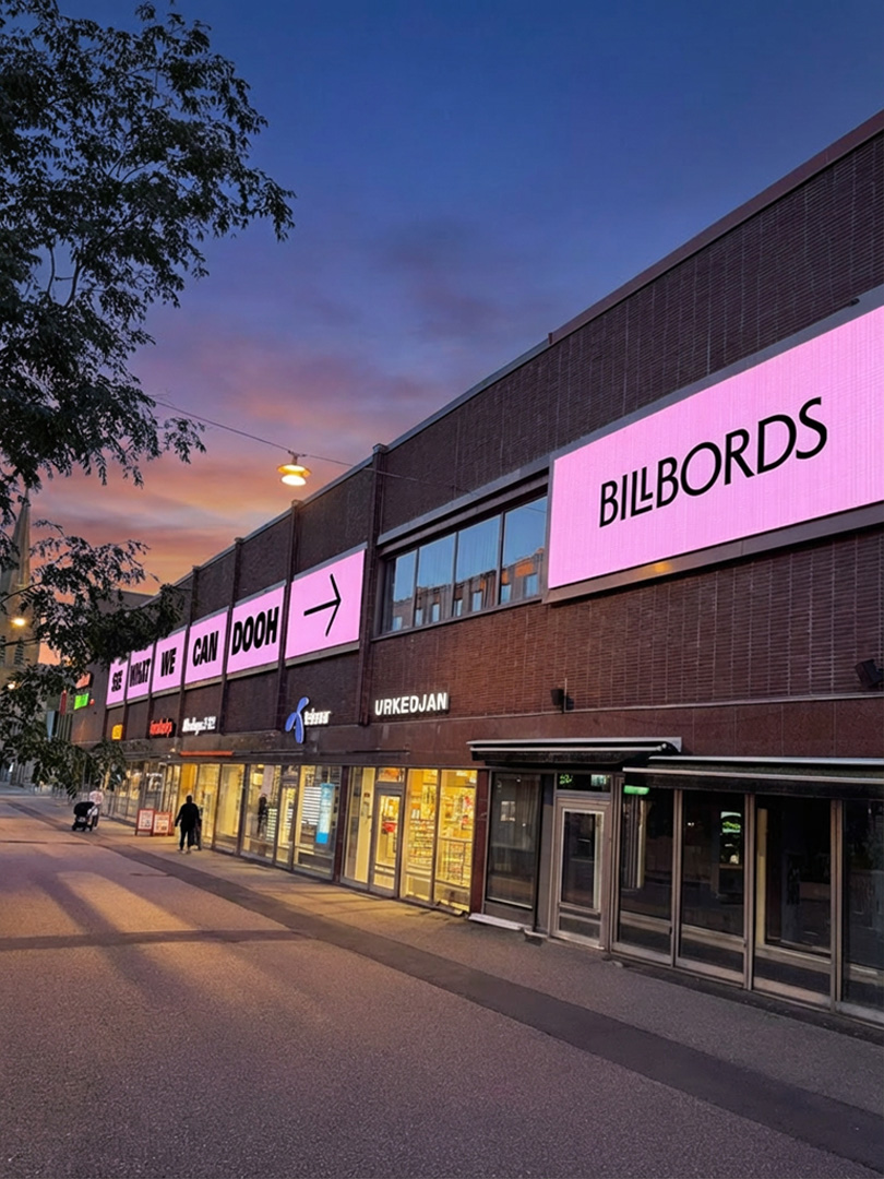 Halmstad Centrum Åhléns — digital reklamskärm i Halmstad, Brogatan